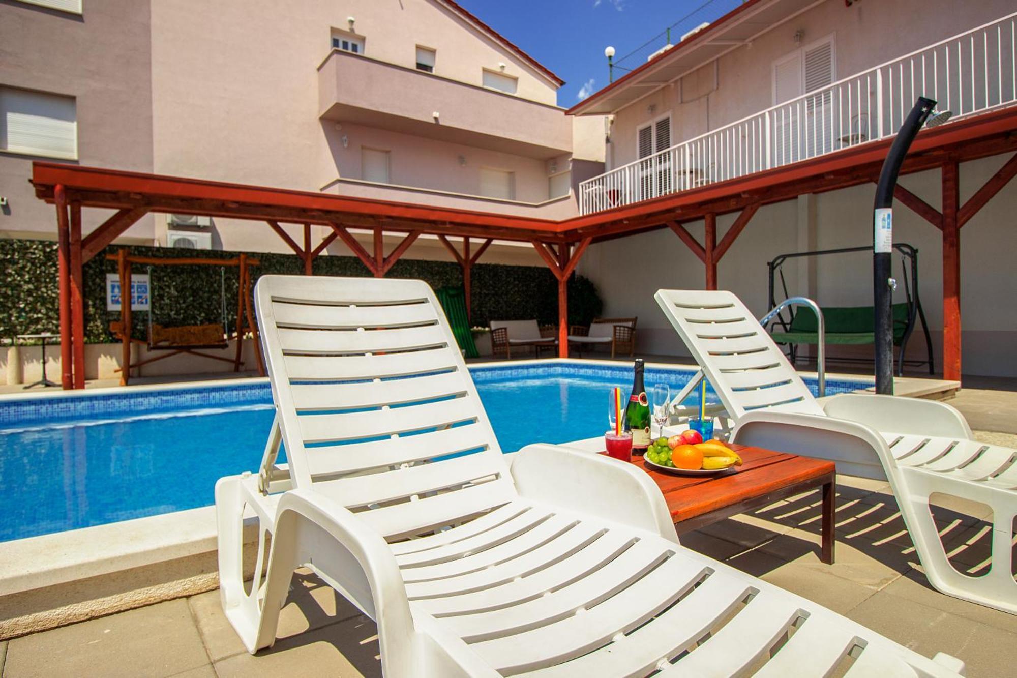 Zina Apartmants *